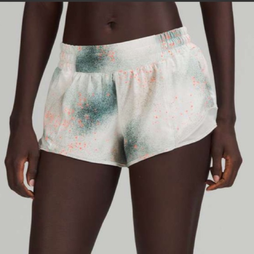 Lululemon Hotty Hot Low-Rise Short 2.5" Reflective Camo Silver Blue Orange Grey